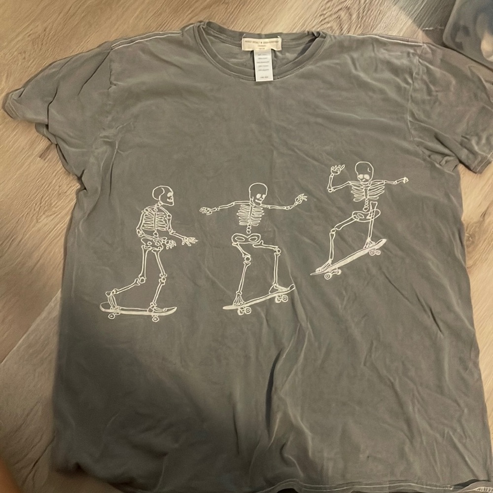 urban skeleton tee